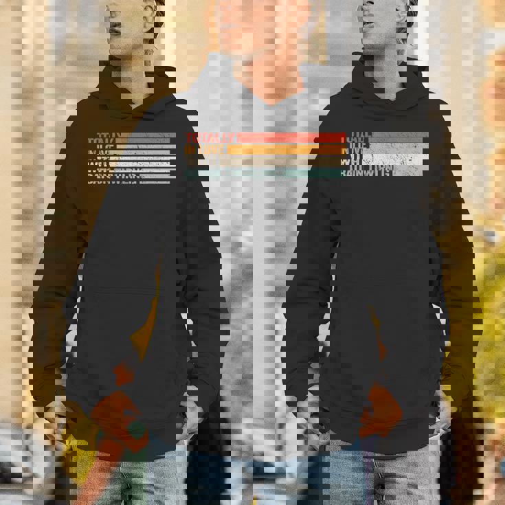 バトントワリングのレトロなバトントワーラーに完全に恋をしています。 パーカー