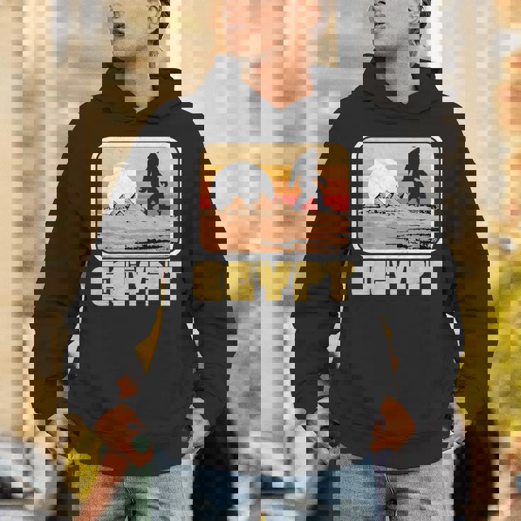 レトロ ビッグフット & ピラミッド エジプト サスカッチ グラフィック パーカー