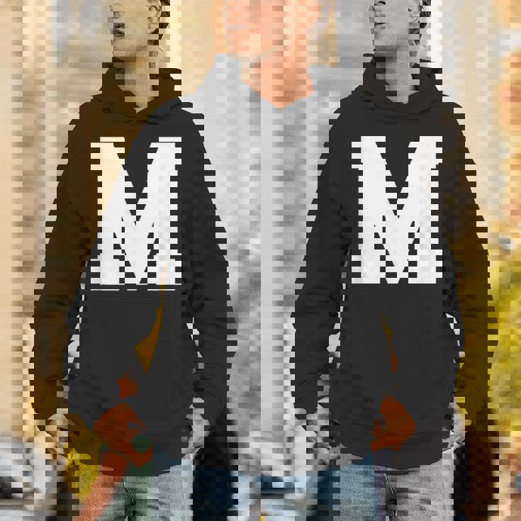 大文字 M アルファベットモノグラム イニシャル Hoodie