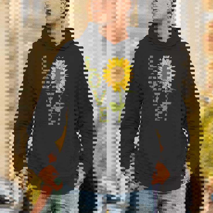 愛の大きなひまわりを作る庭師 パーカー