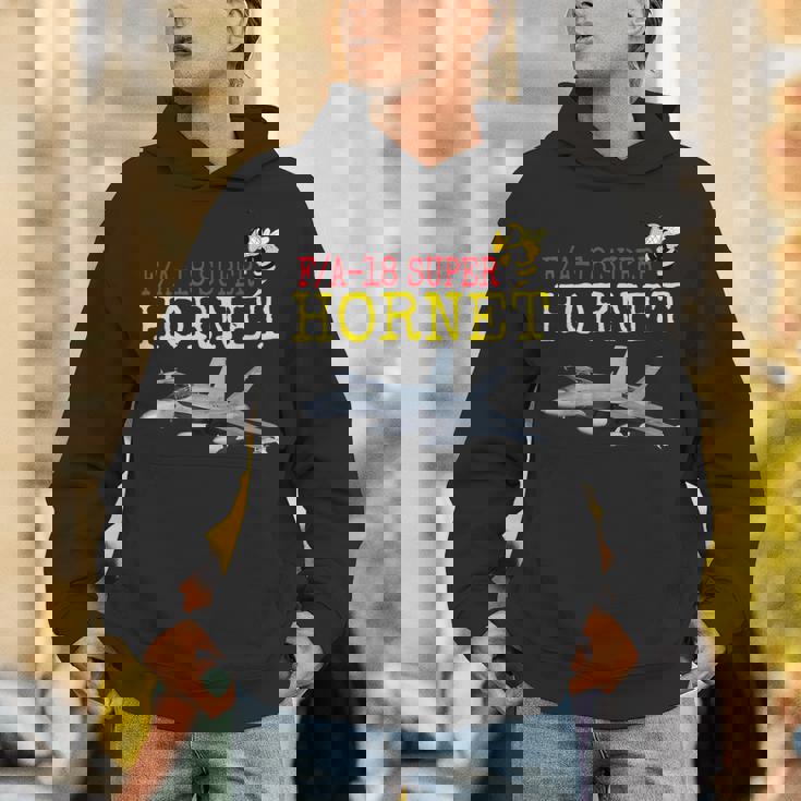 愛国的なアメリカ海軍「FA-18 スーパーホーネット」 In Action。 Hoodie