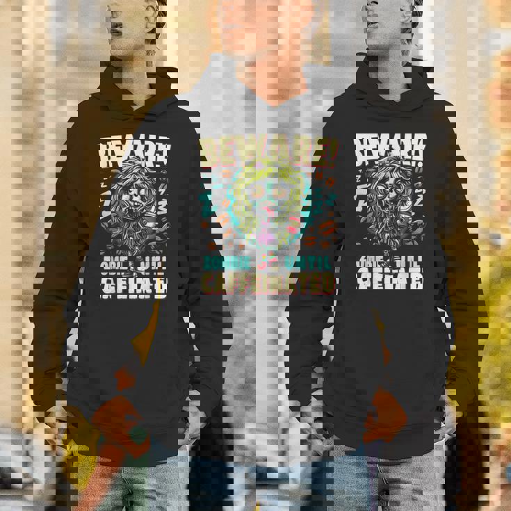 面白いコーヒーゾンビガール、カフェインが入るまでゾンビに注意 パーカー