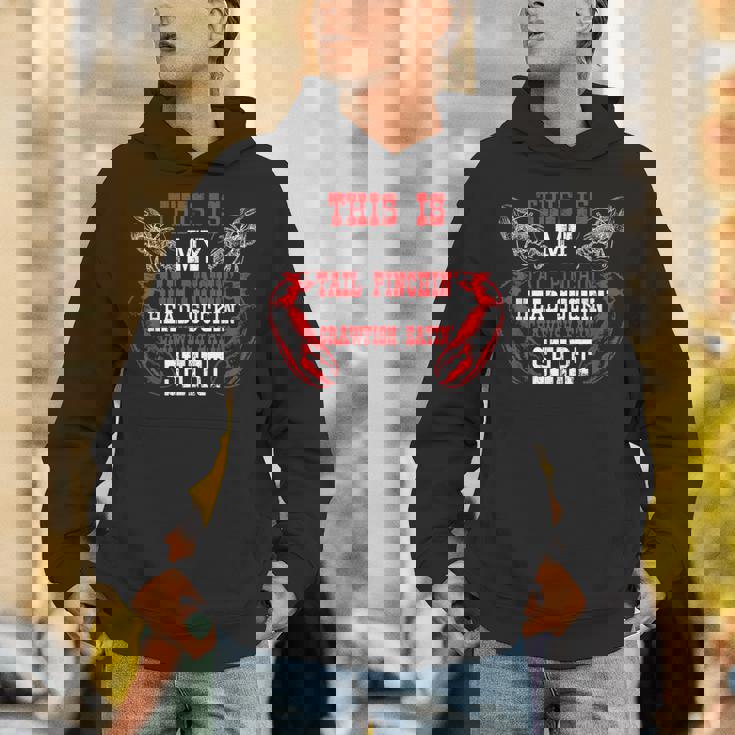 面白いザリガニの恋人シーフードザリガニを食べる Hoodie