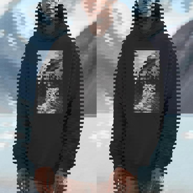 Ufo付き面白い猫セルフィー Hoodie