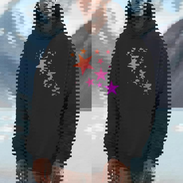 カラフルなオレンジピンクの星、流れ星柄デザイン。 Hoodie