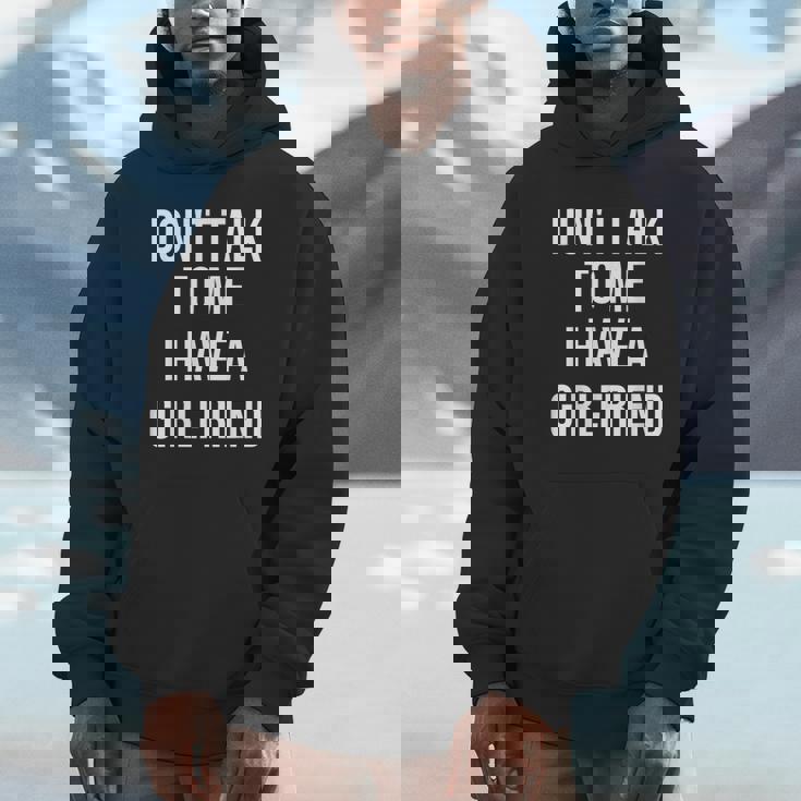 嫉妬深い彼女私に話しかけないでください私には彼女がいます パーカー