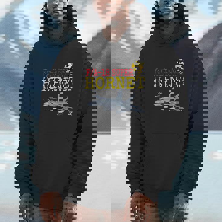 愛国的なアメリカ海軍「FA-18 スーパーホーネット」 In Action。 Hoodie
