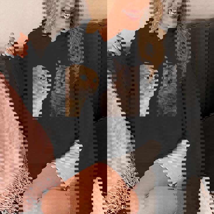 2匹の猫がミームを話す 長袖tシャツ パーカー