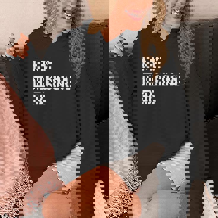 In My Delusional Era 面白い大人のユーモアの言葉 長袖tシャツ パーカー