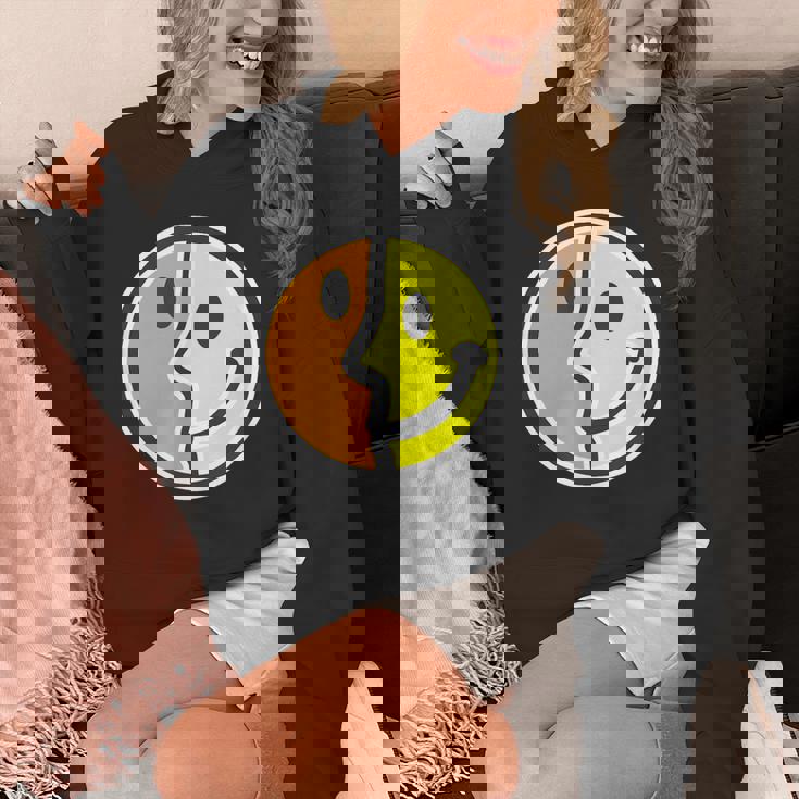 【ピカソ風】スマイル フェイス 笑顔（パロディ）キュビズム【スマイリー】ニコニコ 黄色 ポップ かわいい パーカー