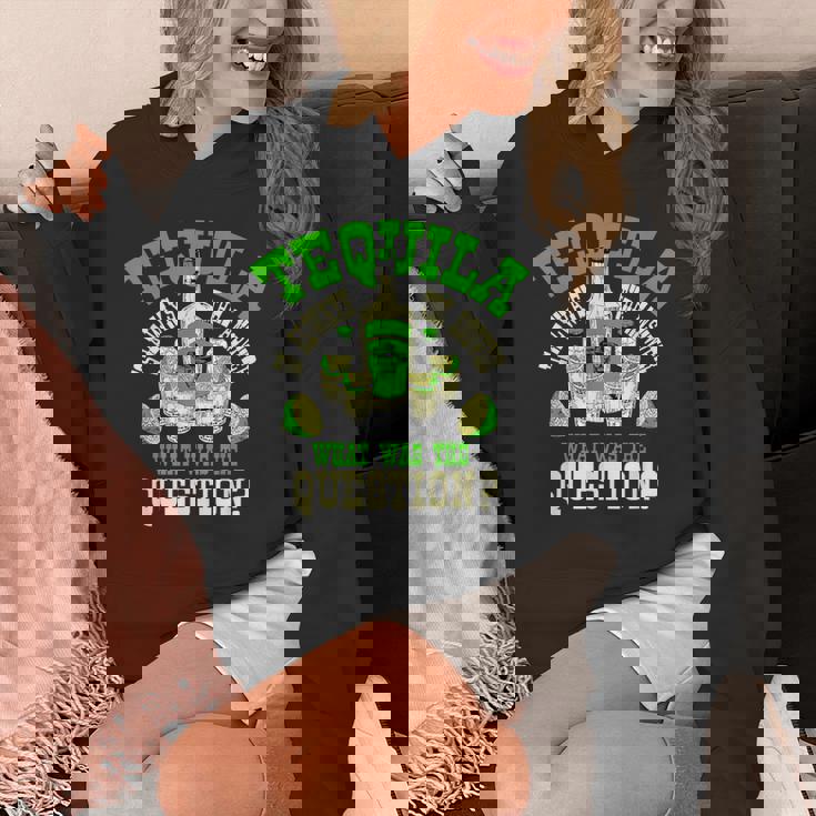 おもしろテキーラ飲んでるテキーラはいつも答えの贈り物 Hoodie