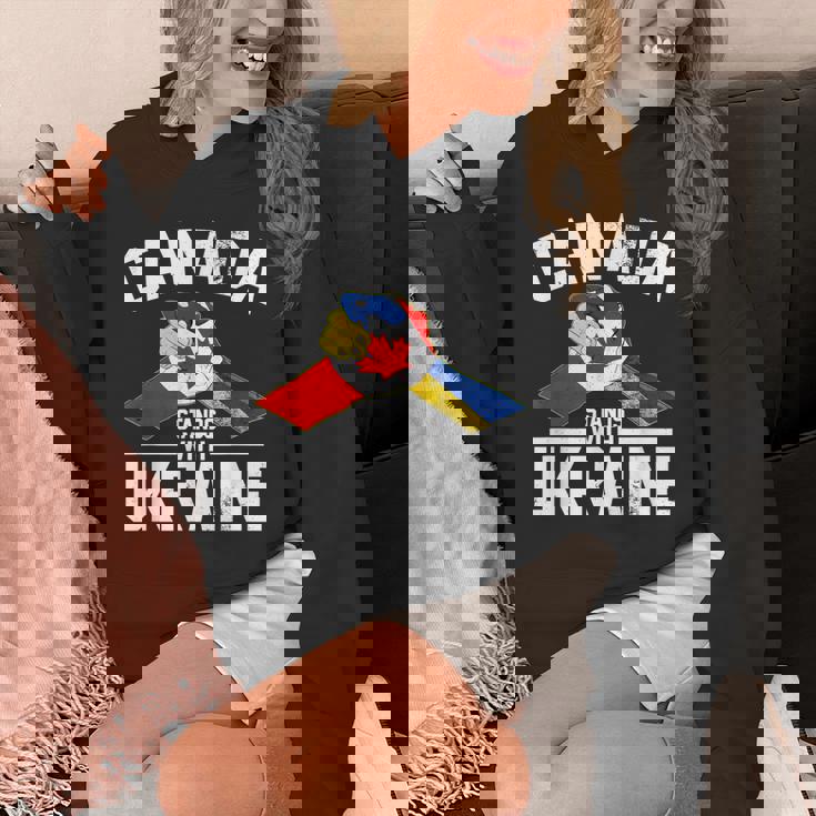 カナダはウクライナのウクライナのカナダの旗のtシャツで立ちます パーカー