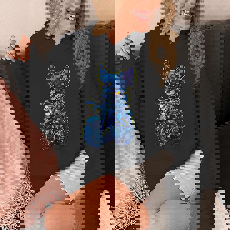 クリスマスにバイクを運転するかわいいチワワ。 Hoodie