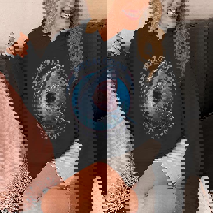 メガロドンジャイアントシャーク Hoodie