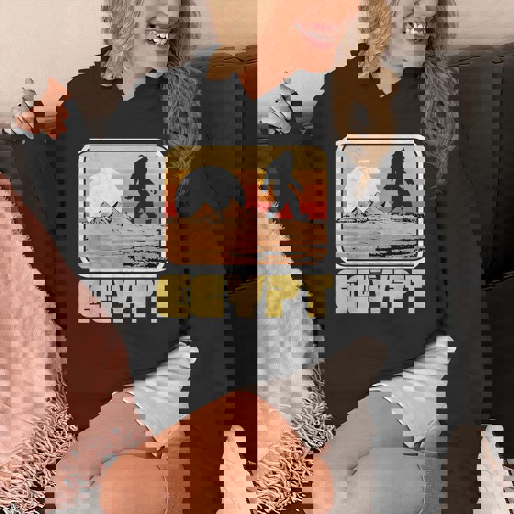 レトロ ビッグフット & ピラミッド エジプト サスカッチ グラフィック パーカー