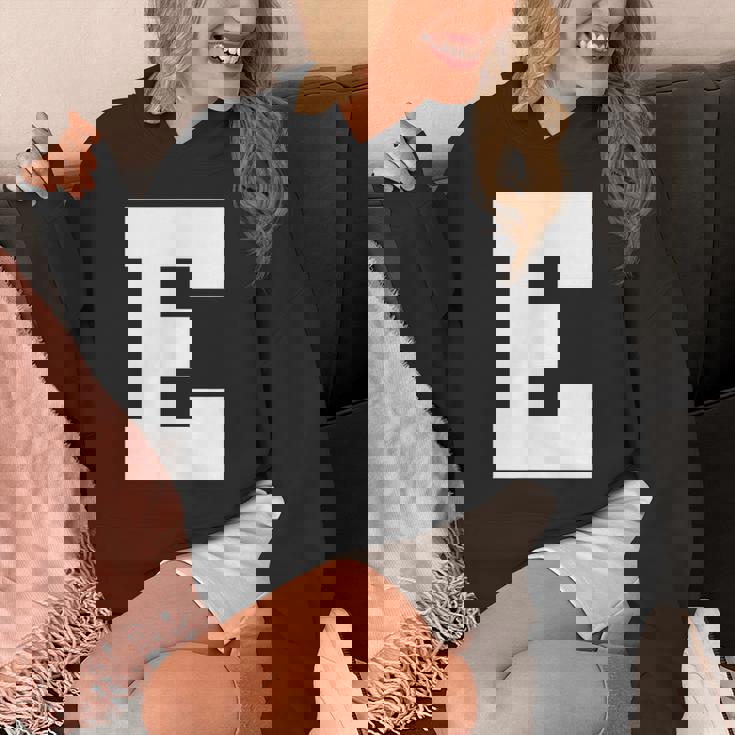 大文字 E アルファベット モノグラム イニシャル パーカー