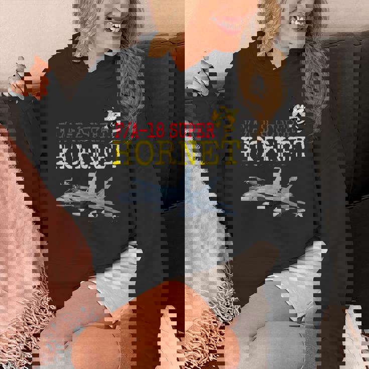 愛国的なアメリカ海軍「FA-18 スーパーホーネット」 In Action。 Hoodie