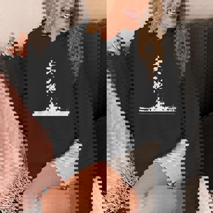 戦艦【大和】軍艦 シルエット 日本 大日本帝国 海軍 帝国海軍 船 面白い ネタ 文字入り おもしろ ウケ狙い パーカー