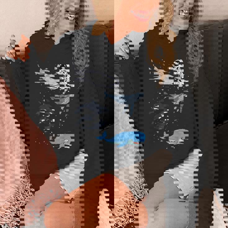 銀河 宇宙 ジンベエザメ シロイルカ ザトウクジラ 海洋 オルカ クジラ Hoodie