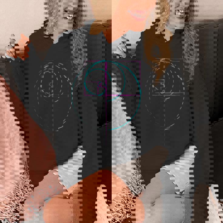 黄金比のティールとパープル パーカー