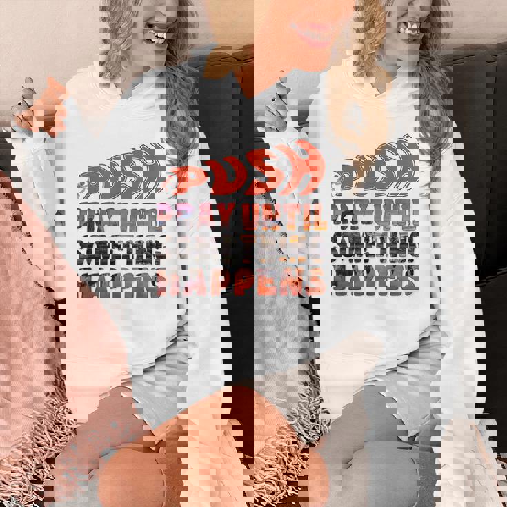 Pray Untilomething Happens インスピレーショナル クリスチャン パーカー