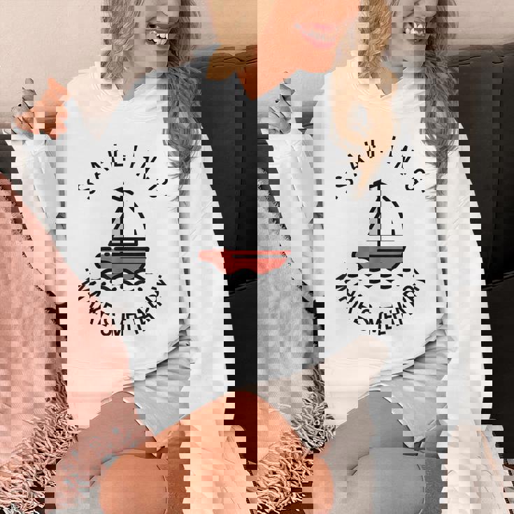 Sailing Makes Me Happy レッド ヨット パーカー