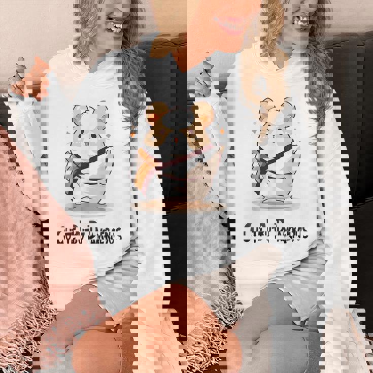 かわいいけど危険な面白いハムスター空手 パーカー