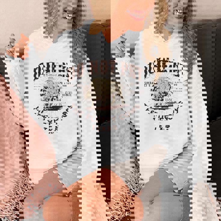 テキサス・ドント・ペット・ザ・フワッフィー・カウズ・ファニー・バイソン パーカー