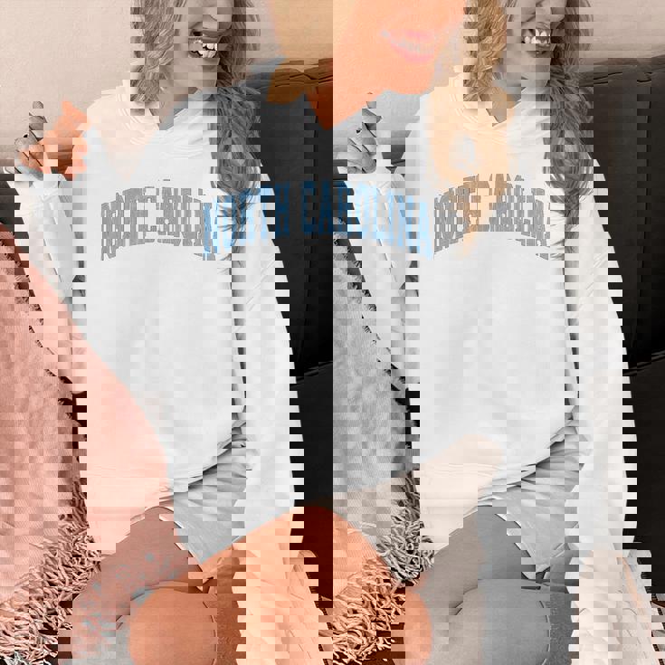 ノースカロライナ州ノースカロライナ州ヴィンテージアスレチックスポーツデザインブルースタイル パーカー