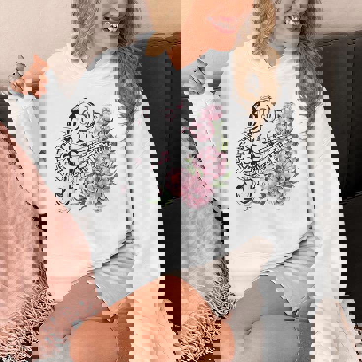 ピアノの鍵盤、音符、花 Hoodie