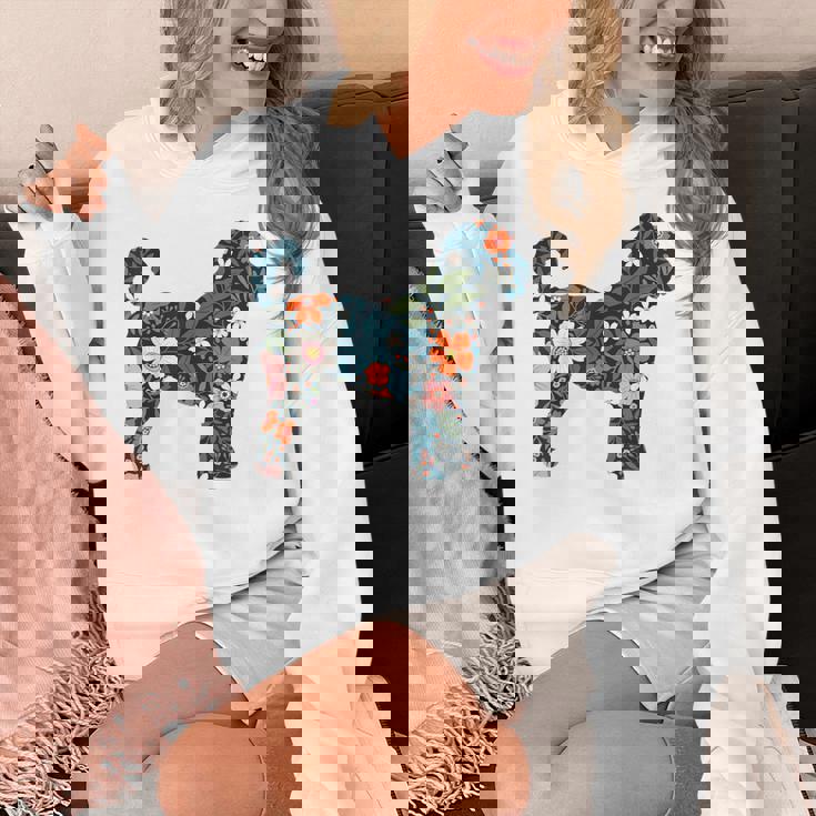 ラブラドゥードルやゴールデンドゥードルのママのためのフローラルドッグシルエット パーカー