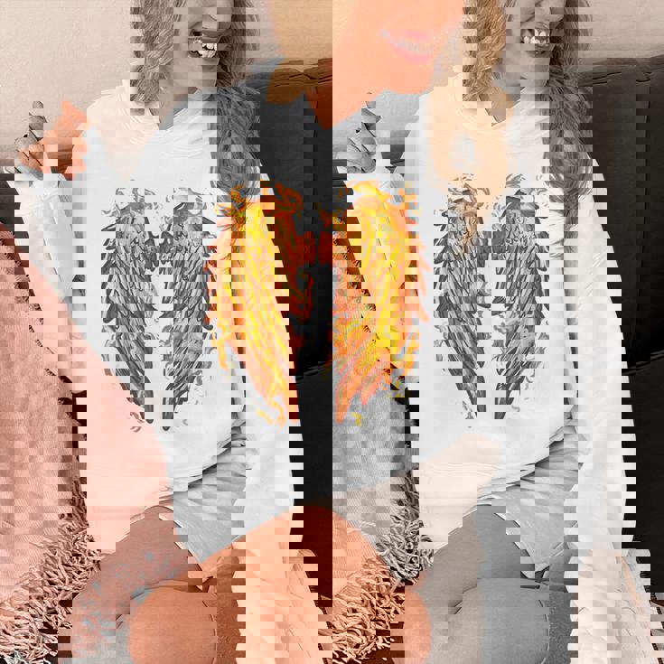 裏面に燃える天使の翼 火の羽 パーカー