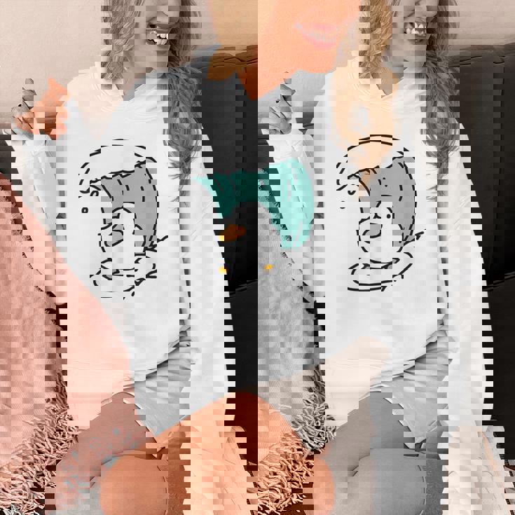 面白くてかわいい小さなアヒルが波をキャッチ。 パーカー