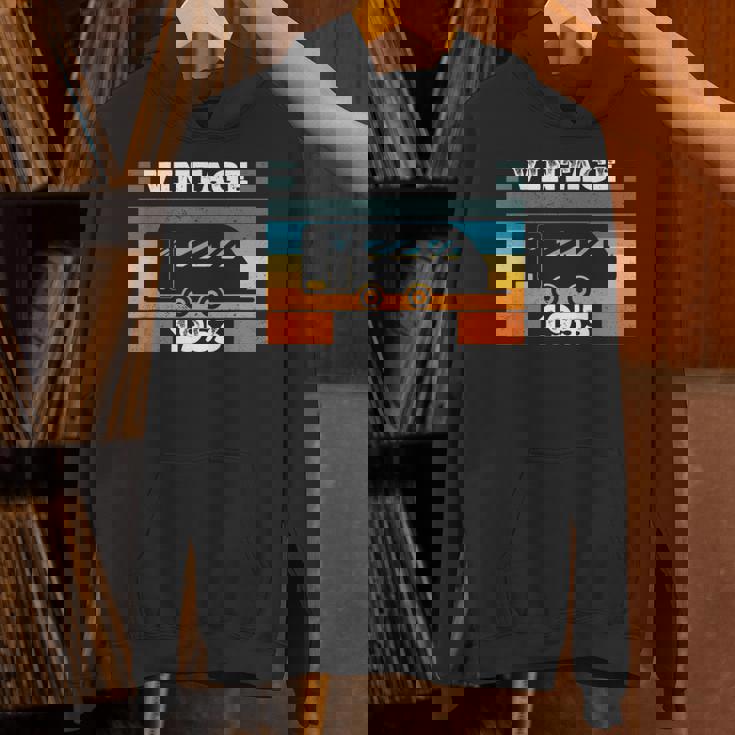 1953 年生まれのキャンピングカー バースデーキャラバン パーカー