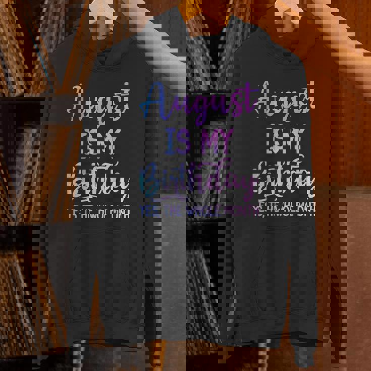 8月は私の誕生日だよおもしろい8月 パーカー