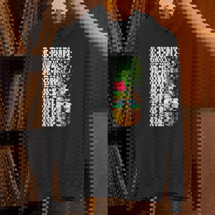 Be A Pineapple Wear A Crownweet Inside アロハ・ハワイパイナップル パーカー