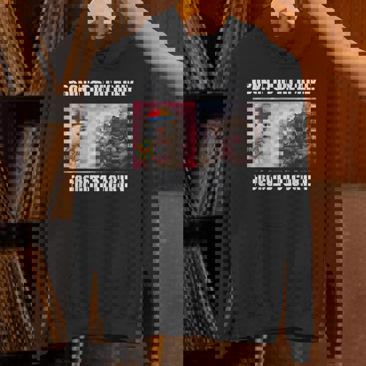 Born To Dilly Dally 強制的にロックインキャット ミーム パーカー