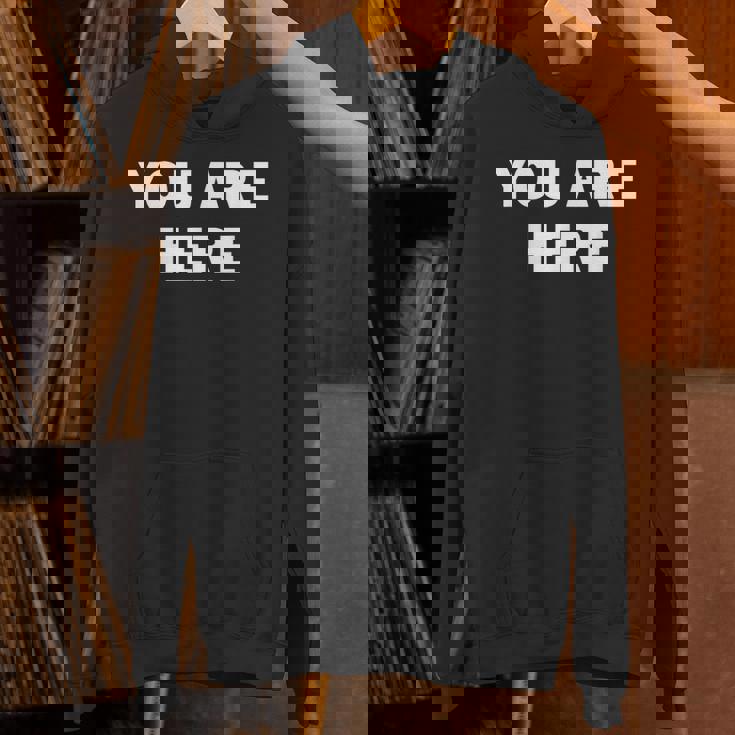 Cool You Are Here トレンディでシンプルな言葉のデザイン パーカー