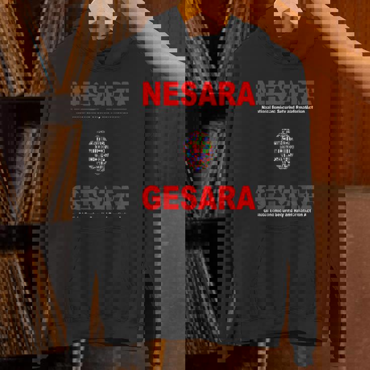 Nesara Gesara、赤い文字。 Hoodie