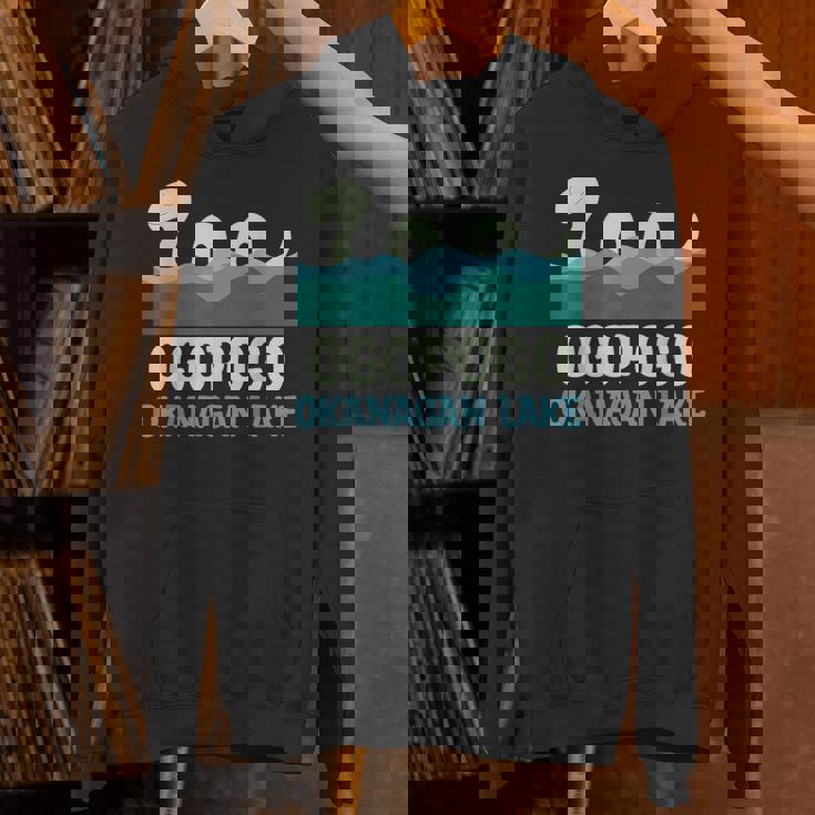 Ogopogo オカナガン湖 怪獣 生き物 かわいい かわいい クリプティッド パーカー