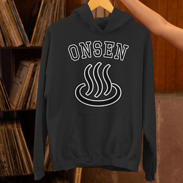 Onsen 温泉マーク（チーム ユニフォーム風）【変なtシャツ屋さん】（お風呂 大好き）銭湯 記号 お土産 旅行 面白い 長袖tシャツ パーカー