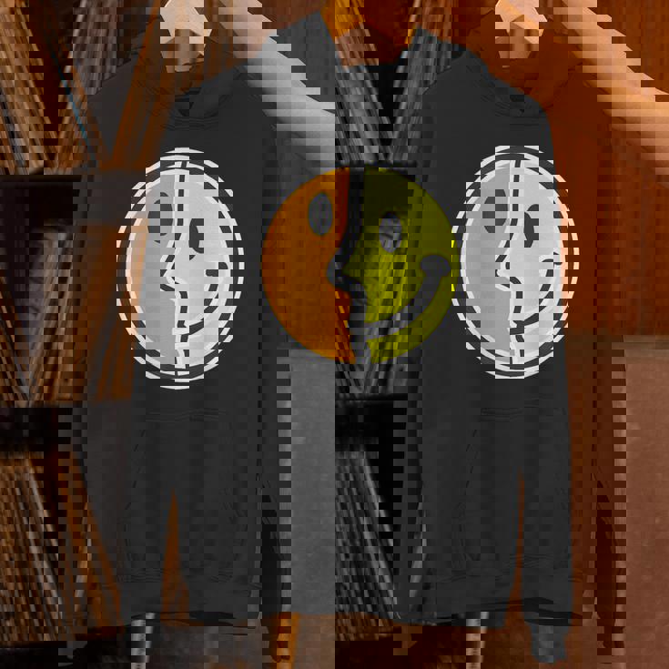 【ピカソ風】スマイル フェイス 笑顔（パロディ）キュビズム【スマイリー】ニコニコ 黄色 ポップ かわいい パーカー