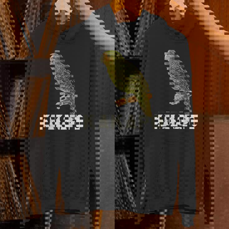 かわいいカカポの鳥が木に座っている パーカー