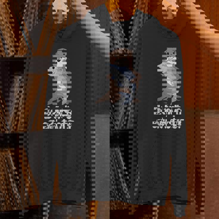 かわいいカワウソと魚と面白い言い方おかしいカワウソ パーカー