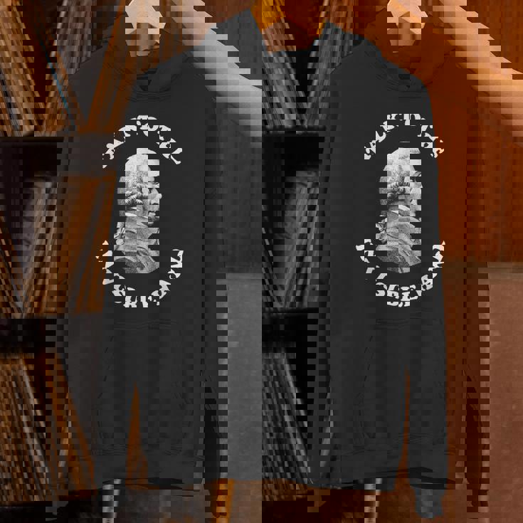 アダム・スミスが見えざる手経済学の教師と話す パーカー