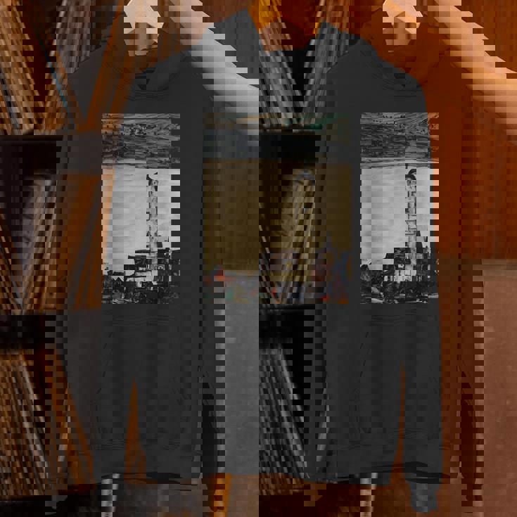 エゴン・シーレ作「ドナウ川のシュタインの教会」1913 パーカー