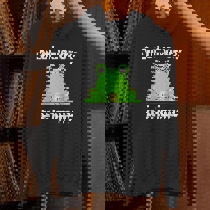 カエルのモチーフ面白いカエルのことわざは私にキスします Frog Motif Frogs Worry Hoppy パーカー