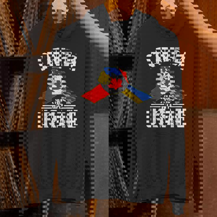 カナダはウクライナのウクライナのカナダの旗のtシャツで立ちます パーカー