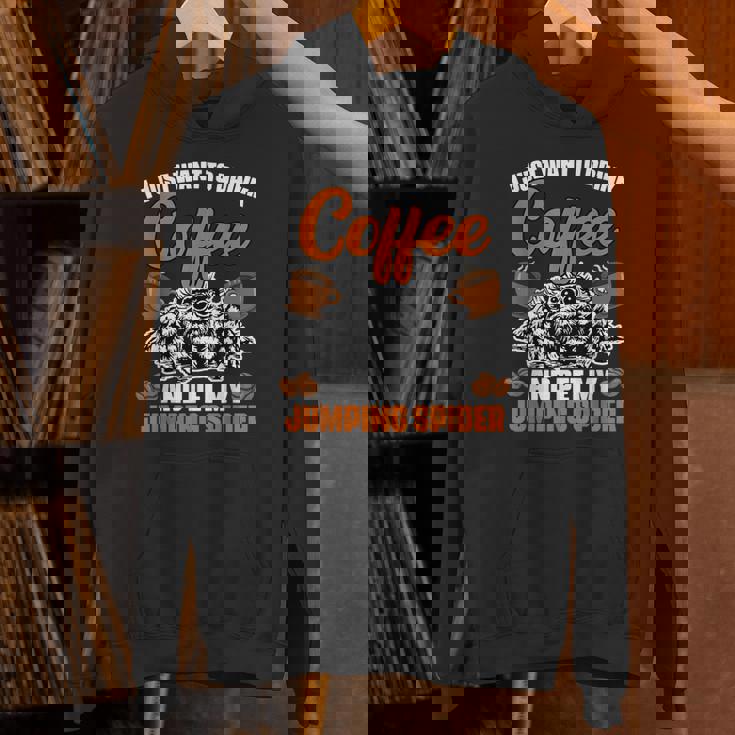 コーヒーを飲んで、面白いハエトリグモを撫でたいだけ パーカー