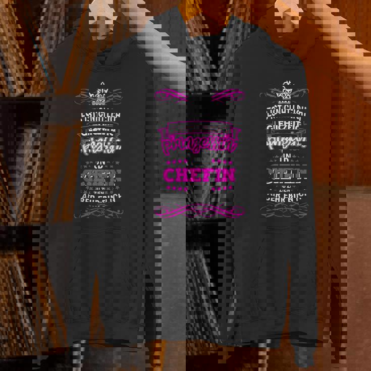 ドイツ語のテキスト「Gleichzeitig Prinzessin Chefin」と書かれた最高のシェフィンの言葉 パーカー